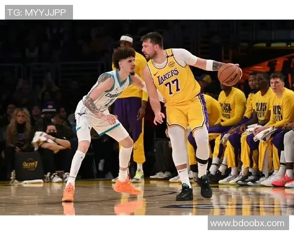 湖人遭遇惨痛失利全队状态低迷东契奇艾顿表现不佳缺少里弗斯显露问题